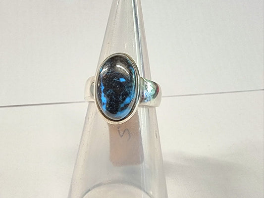 A 925 silver ring with polished cavansite.  Size S